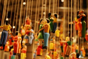Artesanato Amazônico: A Magia dos Brinquedos de Miriti